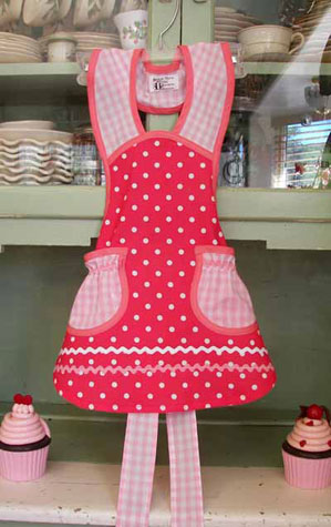 1940 girl pink polka dot apron