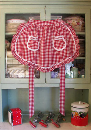 1948 Ruffle half apron red gingham