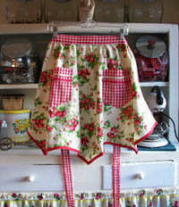 Victory Strawberry Half Apron